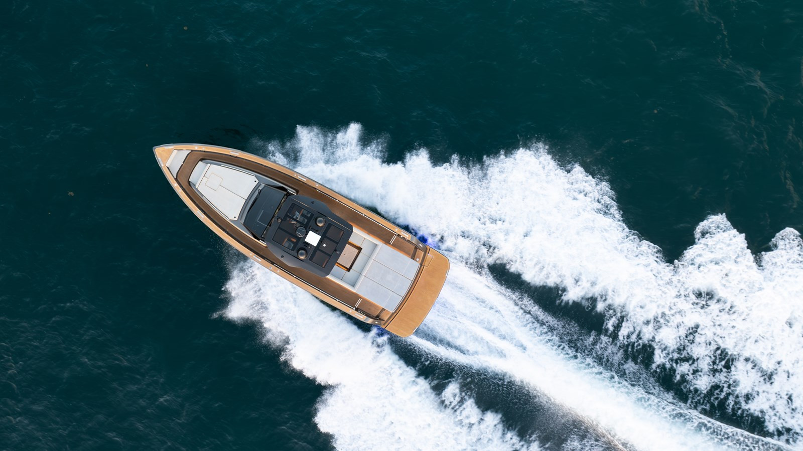 https://arconyachts.ams3.digitaloceanspaces.com/138315/conversions/large_4607994-optimize.jpg