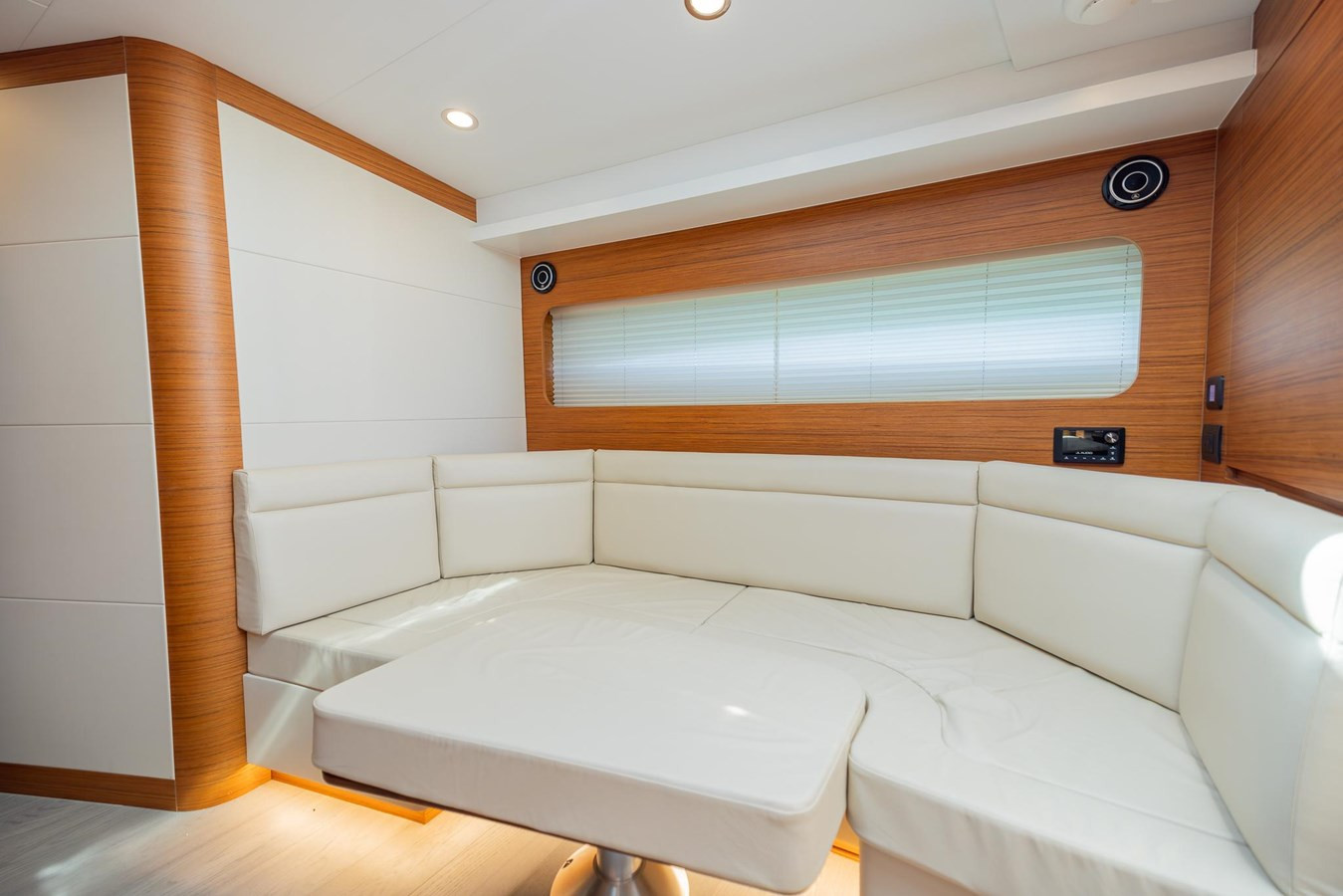 https://arconyachts.ams3.digitaloceanspaces.com/138316/conversions/large_4595976-optimize.jpg