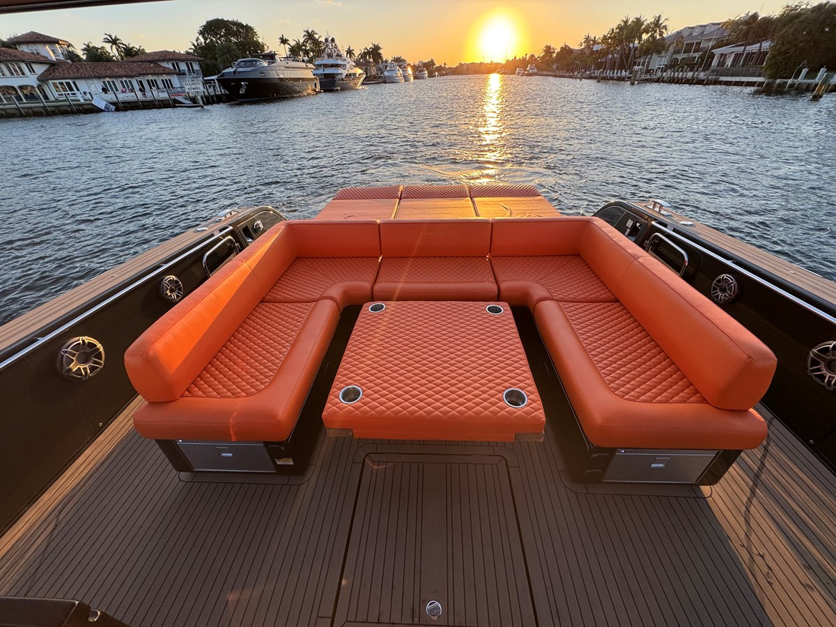https://arconyachts.ams3.digitaloceanspaces.com/138343/conversions/large_4609996-optimize.jpg