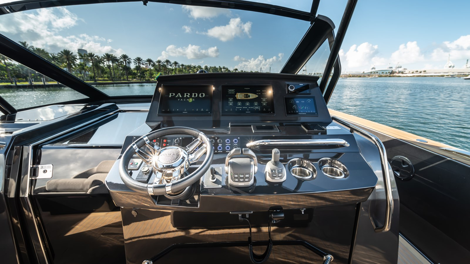 https://arconyachts.ams3.digitaloceanspaces.com/138345/conversions/large_4607975-optimize.jpg