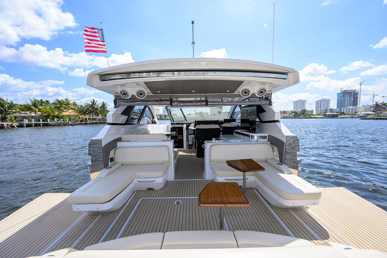 https://arconyachts.ams3.digitaloceanspaces.com/138435/conversions/large_4639137-optimize.jpg