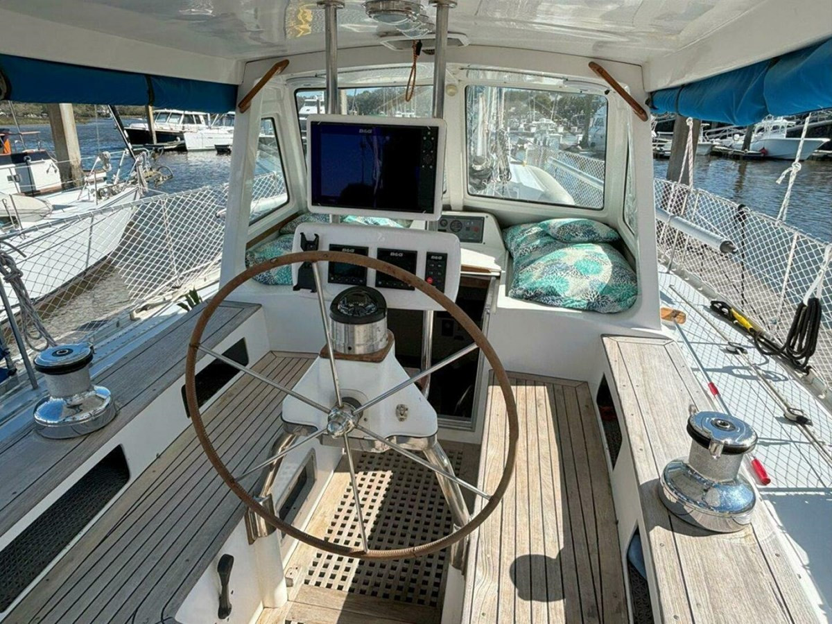 https://arconyachts.ams3.digitaloceanspaces.com/138443/conversions/large_4634761-optimize.jpg