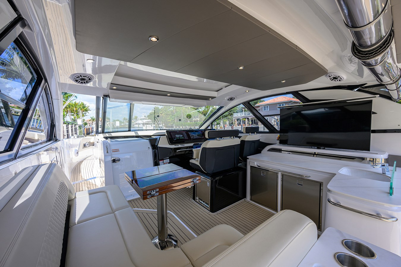 https://arconyachts.ams3.digitaloceanspaces.com/138450/conversions/large_4639142-optimize.jpg