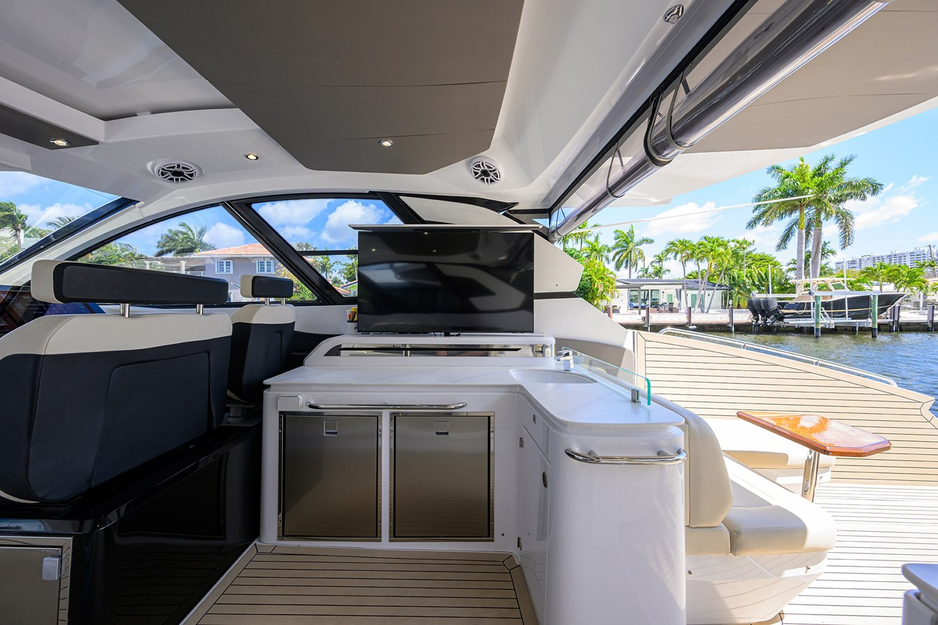 https://arconyachts.ams3.digitaloceanspaces.com/138453/conversions/large_4639143-optimize.jpg