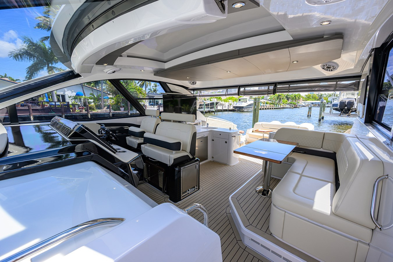 https://arconyachts.ams3.digitaloceanspaces.com/138462/conversions/large_4639146-optimize.jpg