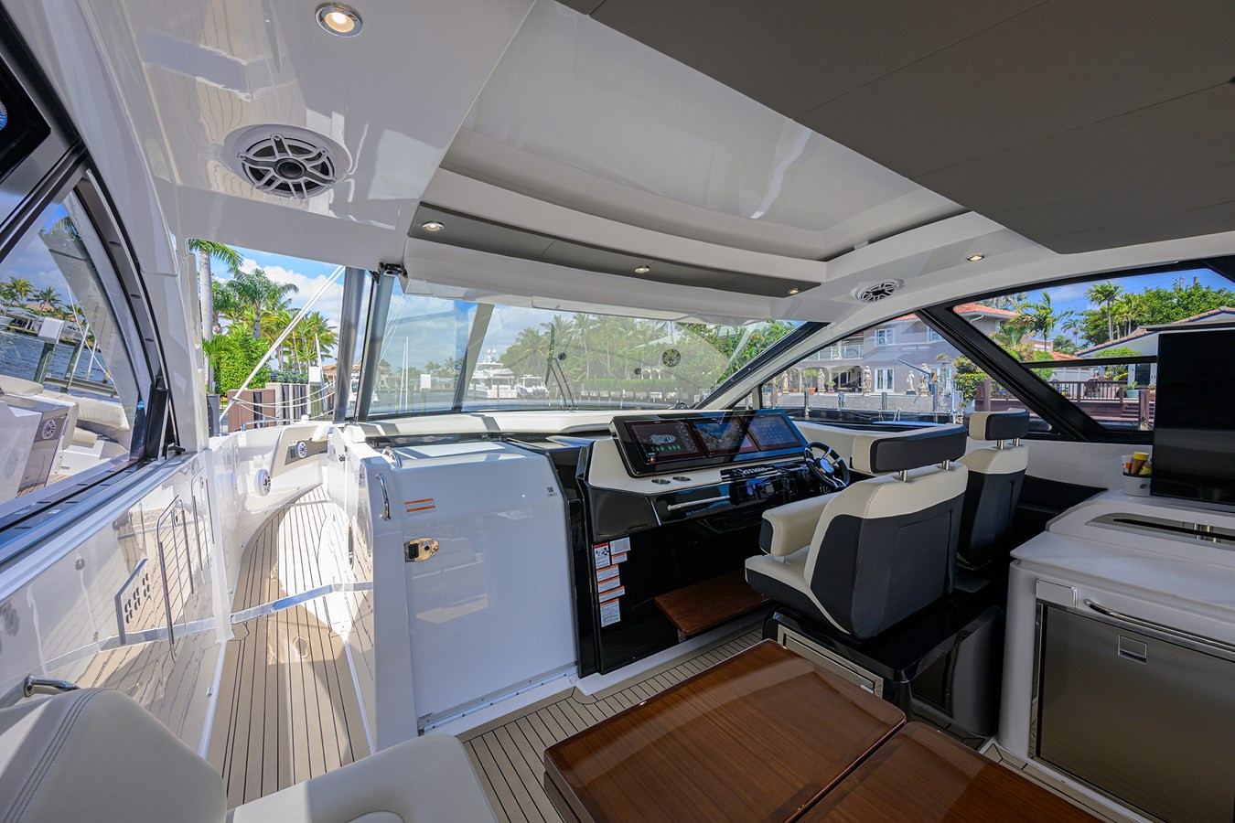 https://arconyachts.ams3.digitaloceanspaces.com/138465/conversions/large_4639147-optimize.jpg