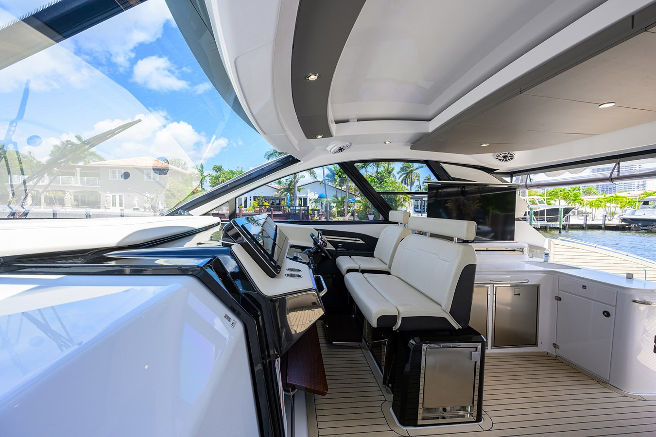 https://arconyachts.ams3.digitaloceanspaces.com/138468/conversions/large_4639148-optimize.jpg