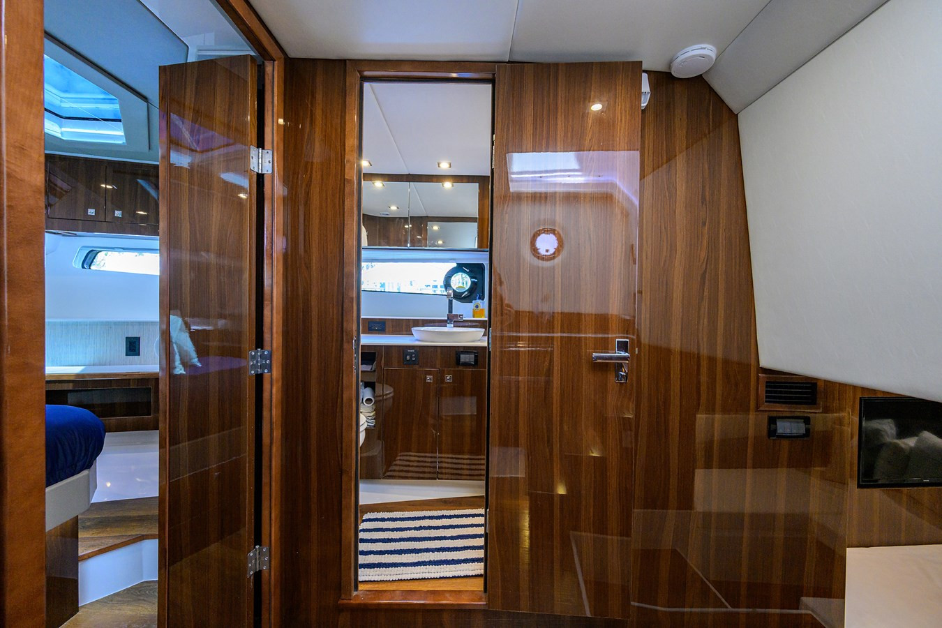 https://arconyachts.ams3.digitaloceanspaces.com/138483/conversions/large_4639153-optimize.jpg