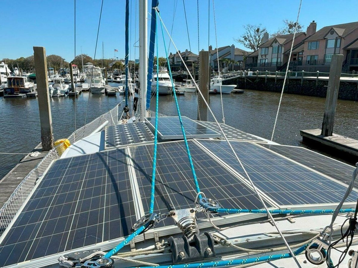 https://arconyachts.ams3.digitaloceanspaces.com/138552/conversions/large_4634799-optimize.jpg