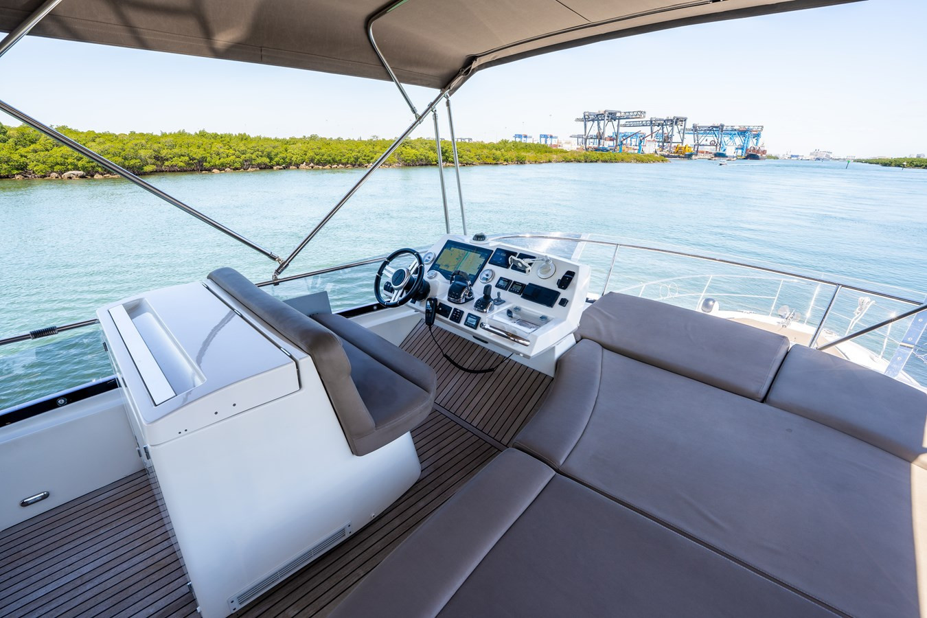 https://arconyachts.ams3.digitaloceanspaces.com/138636/conversions/large_4666777-optimize.jpg
