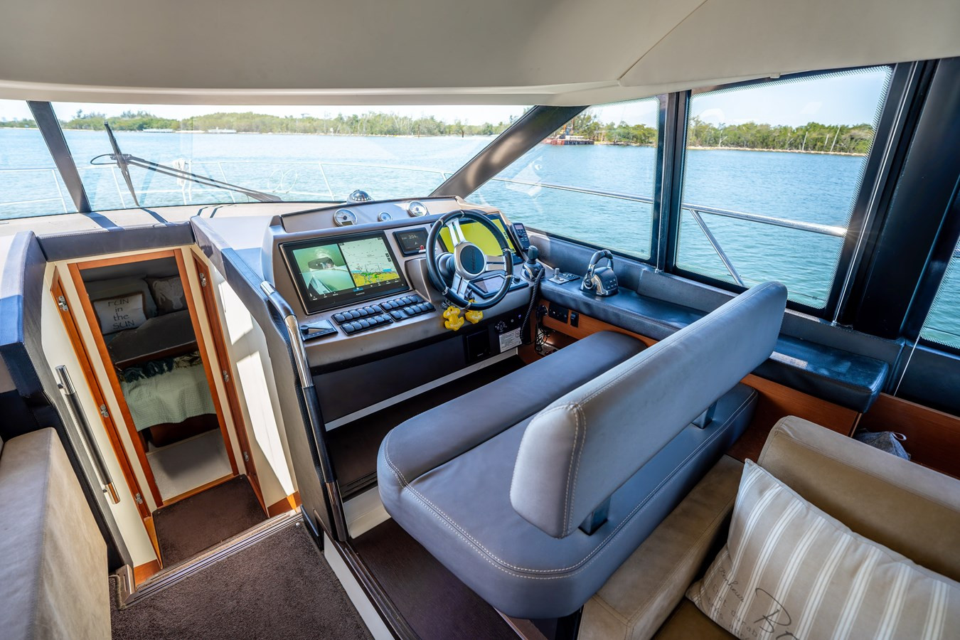 https://arconyachts.ams3.digitaloceanspaces.com/138706/conversions/large_4667347-optimize.jpg