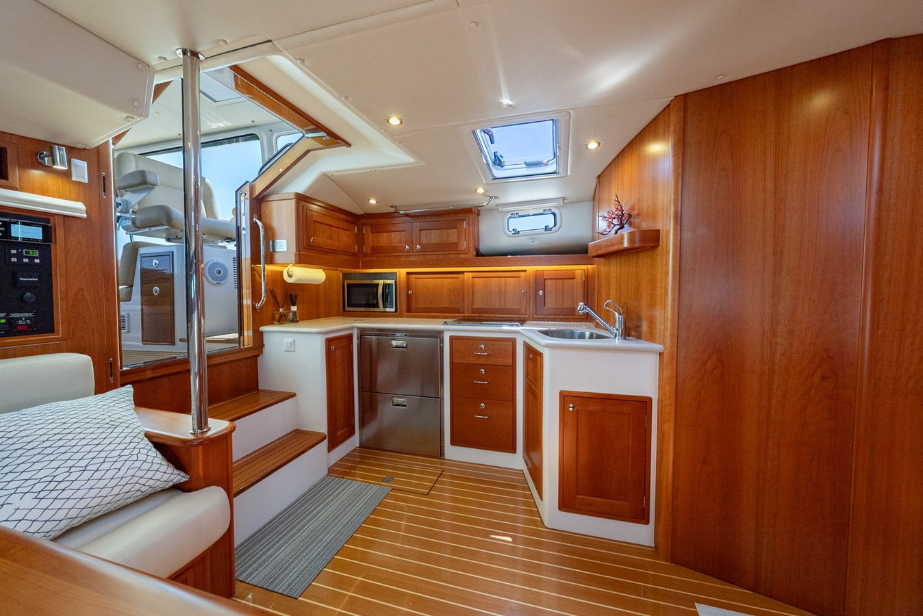 https://arconyachts.ams3.digitaloceanspaces.com/138826/conversions/large_4733552-optimize.jpg