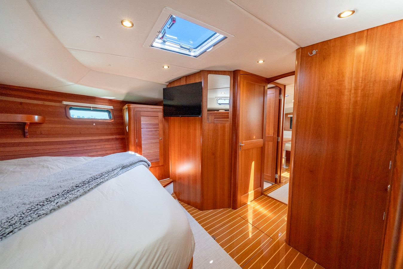https://arconyachts.ams3.digitaloceanspaces.com/138840/conversions/large_4733557-optimize.jpg