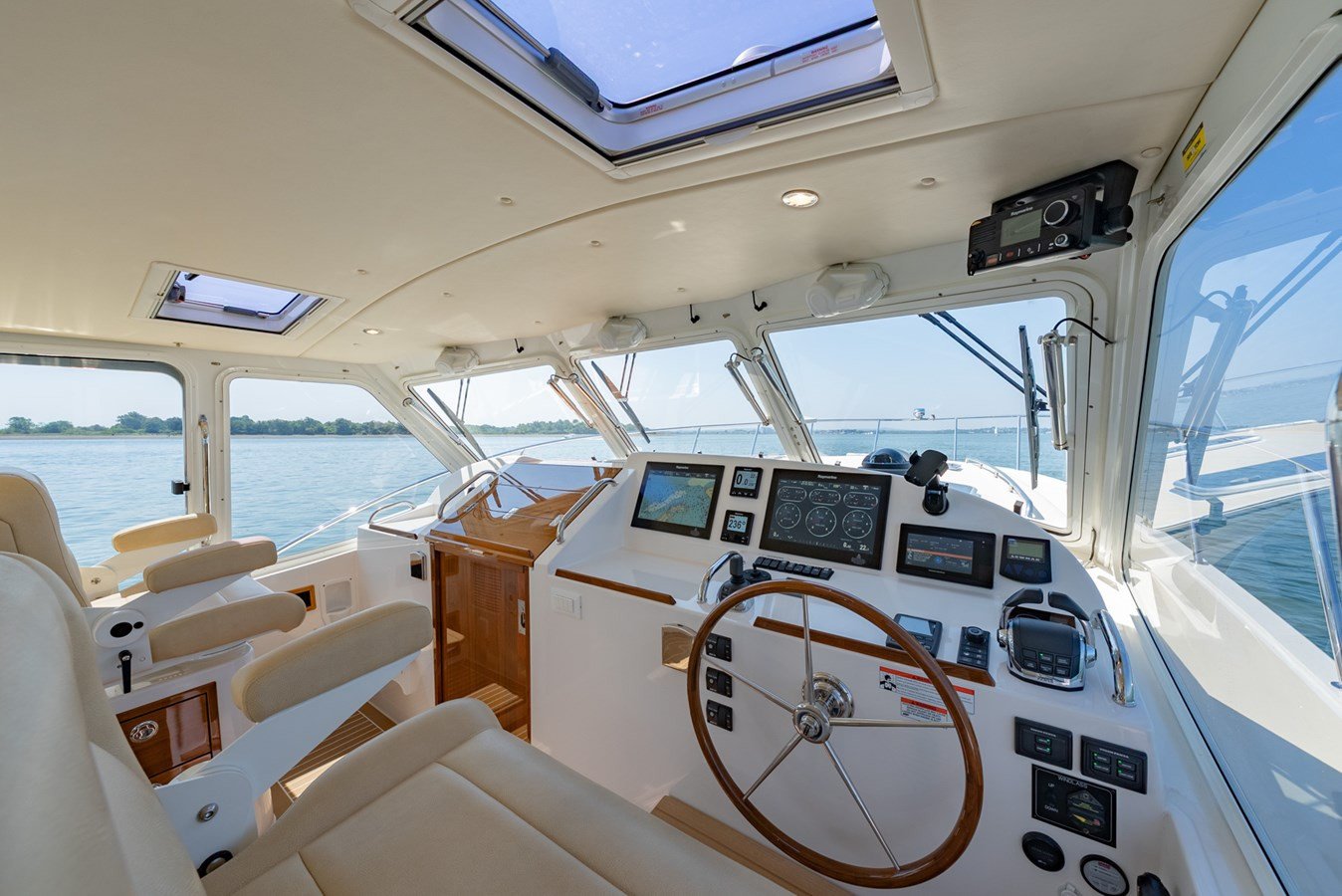 https://arconyachts.ams3.digitaloceanspaces.com/138855/conversions/large_4733562-optimize.jpg