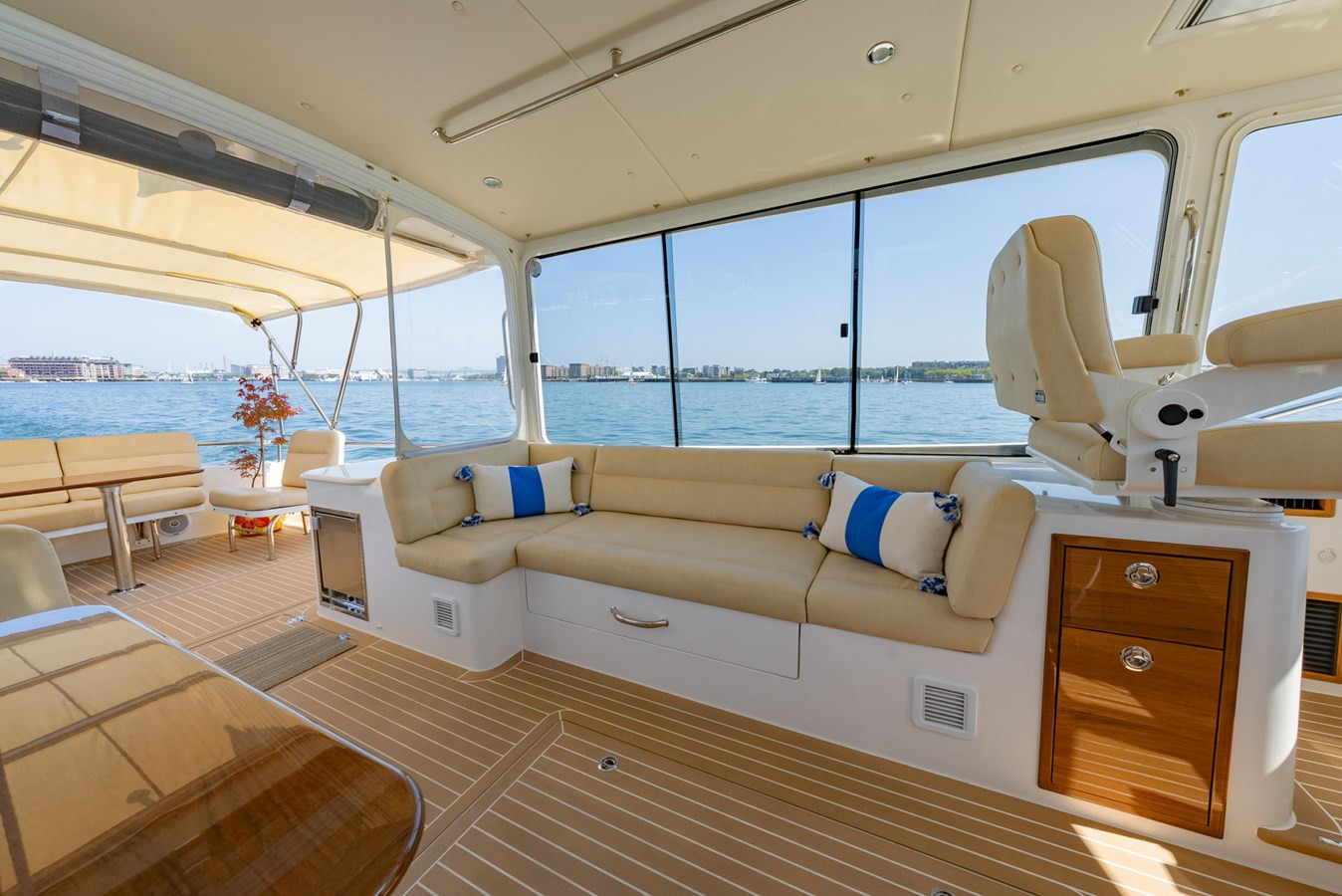 https://arconyachts.ams3.digitaloceanspaces.com/138862/conversions/large_4733564-optimize.jpg