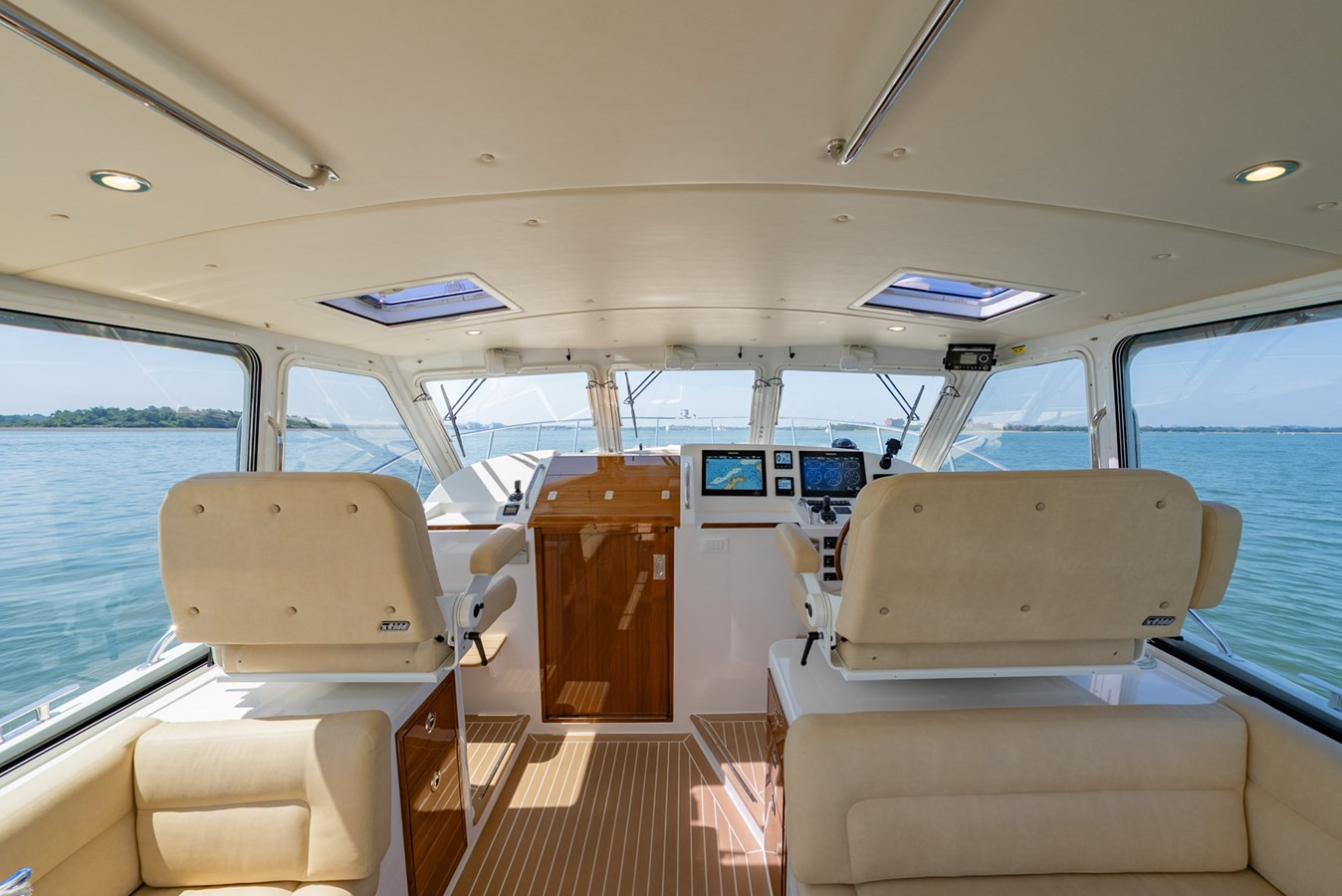 https://arconyachts.ams3.digitaloceanspaces.com/138865/conversions/large_4733565-optimize.jpg
