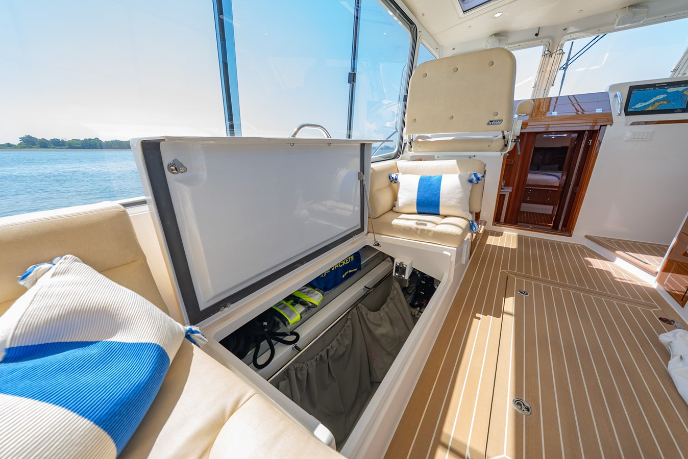 https://arconyachts.ams3.digitaloceanspaces.com/138889/conversions/large_4733573-optimize.jpg