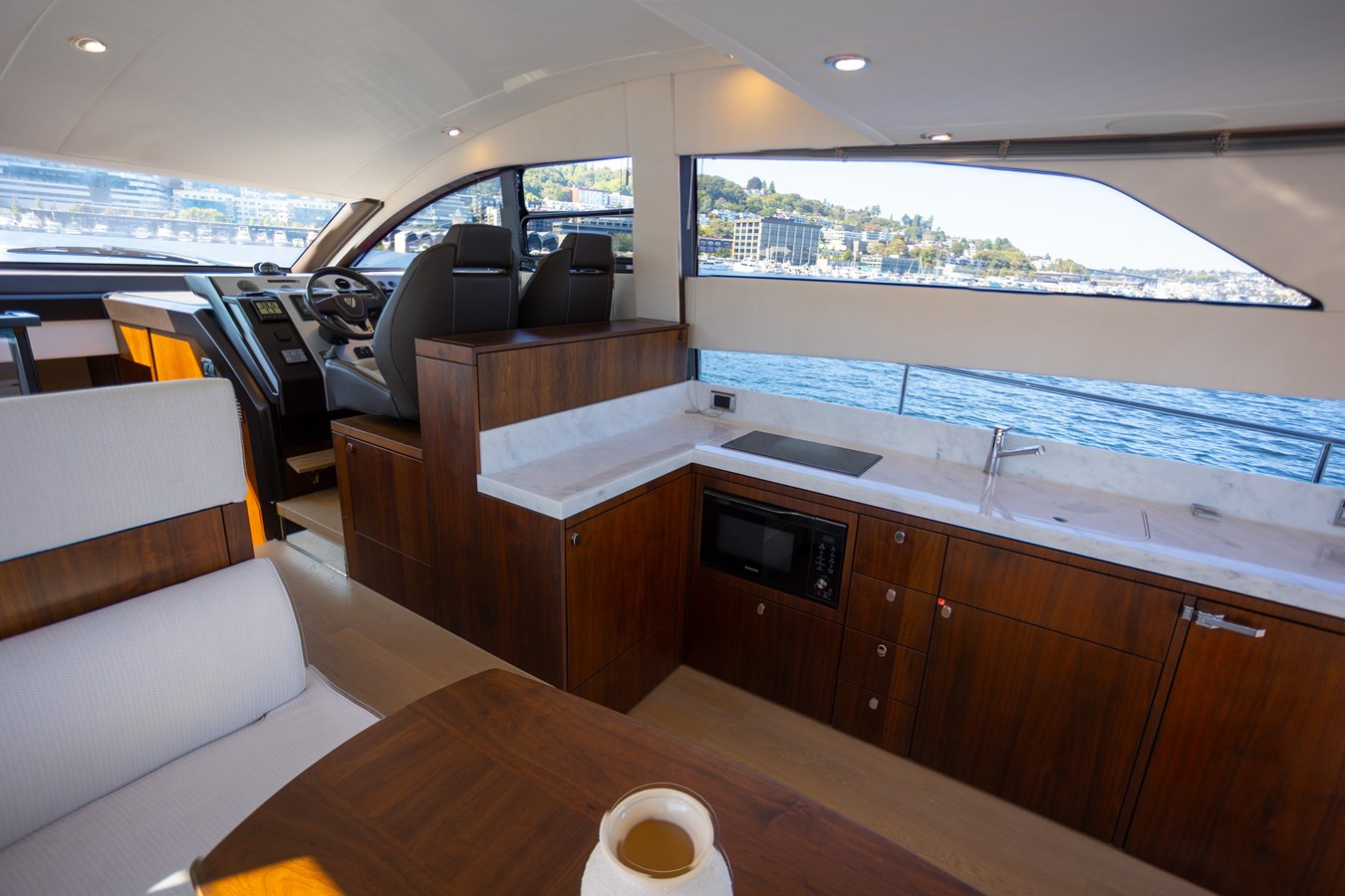 https://arconyachts.ams3.digitaloceanspaces.com/138956/conversions/large_4811434-optimize.jpg