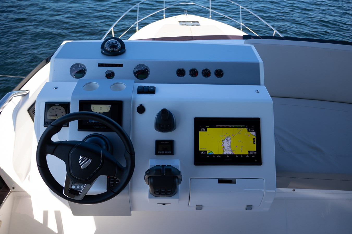 https://arconyachts.ams3.digitaloceanspaces.com/139034/conversions/large_4811461-optimize.jpg