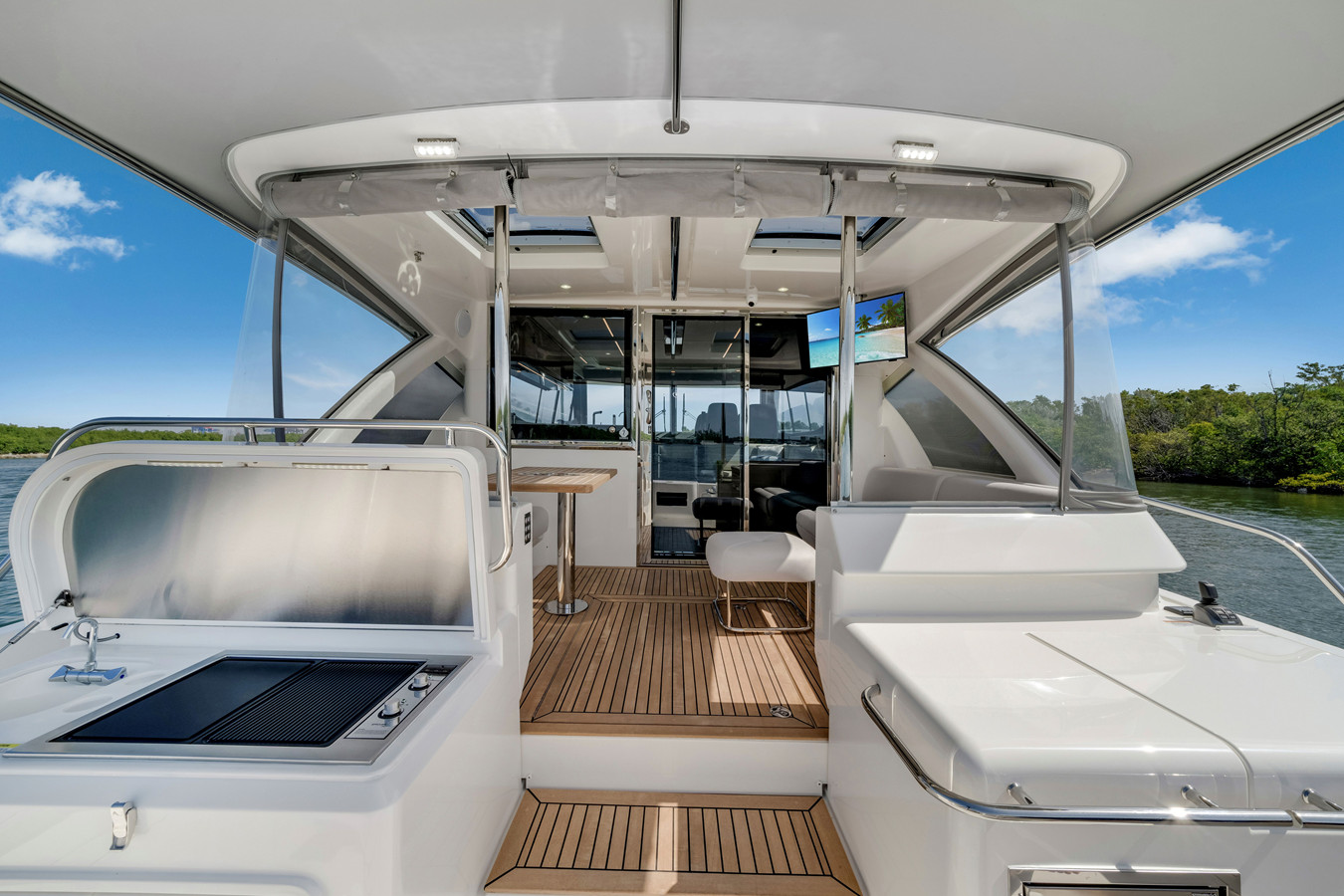 https://arconyachts.ams3.digitaloceanspaces.com/139148/conversions/large_4839744-optimize.jpg