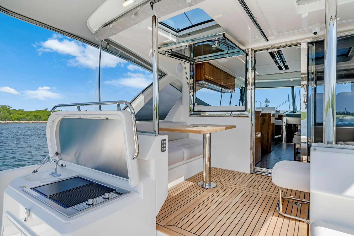 https://arconyachts.ams3.digitaloceanspaces.com/139178/conversions/large_4839771-optimize.jpg