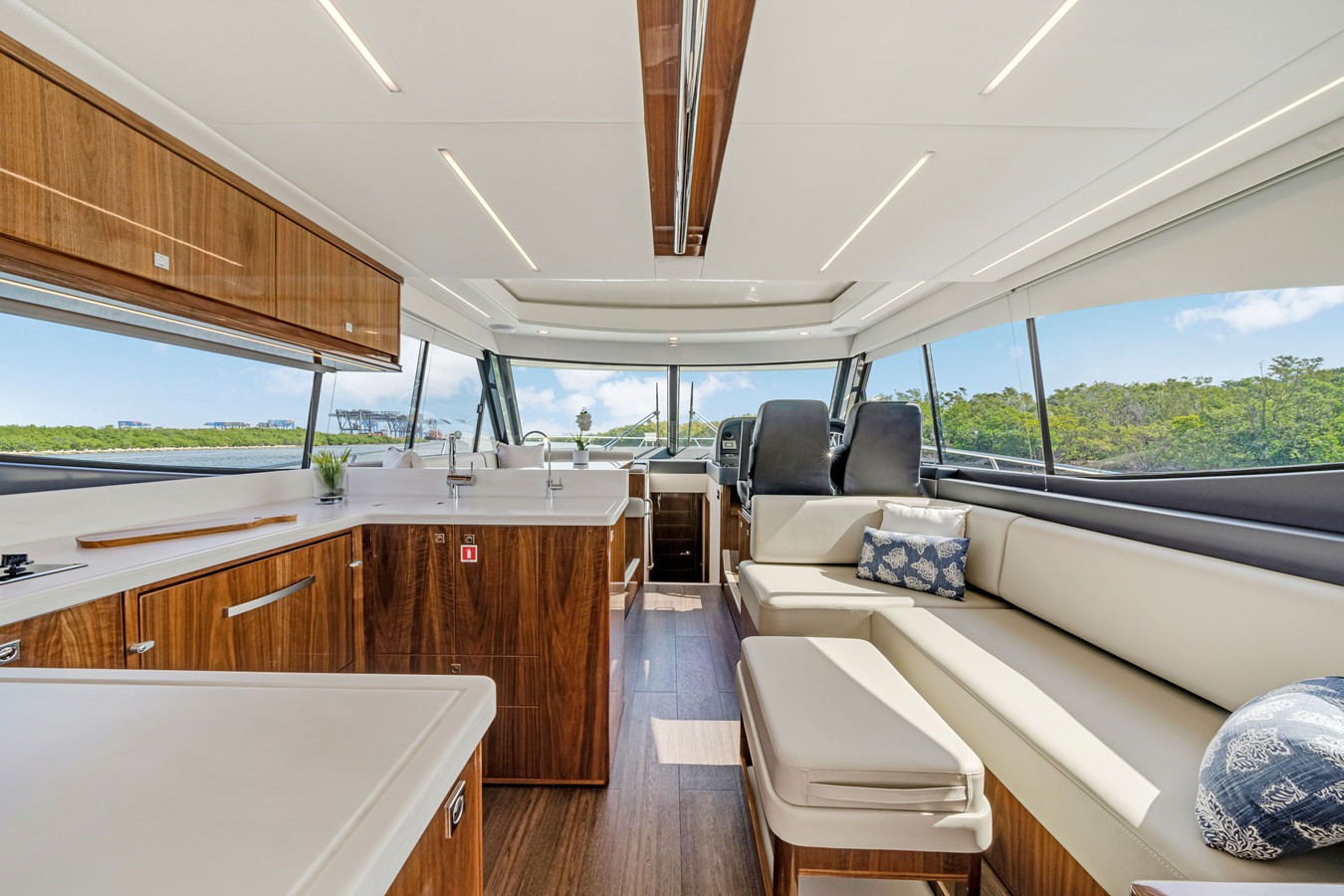 https://arconyachts.ams3.digitaloceanspaces.com/139205/conversions/large_4839858-optimize.jpg