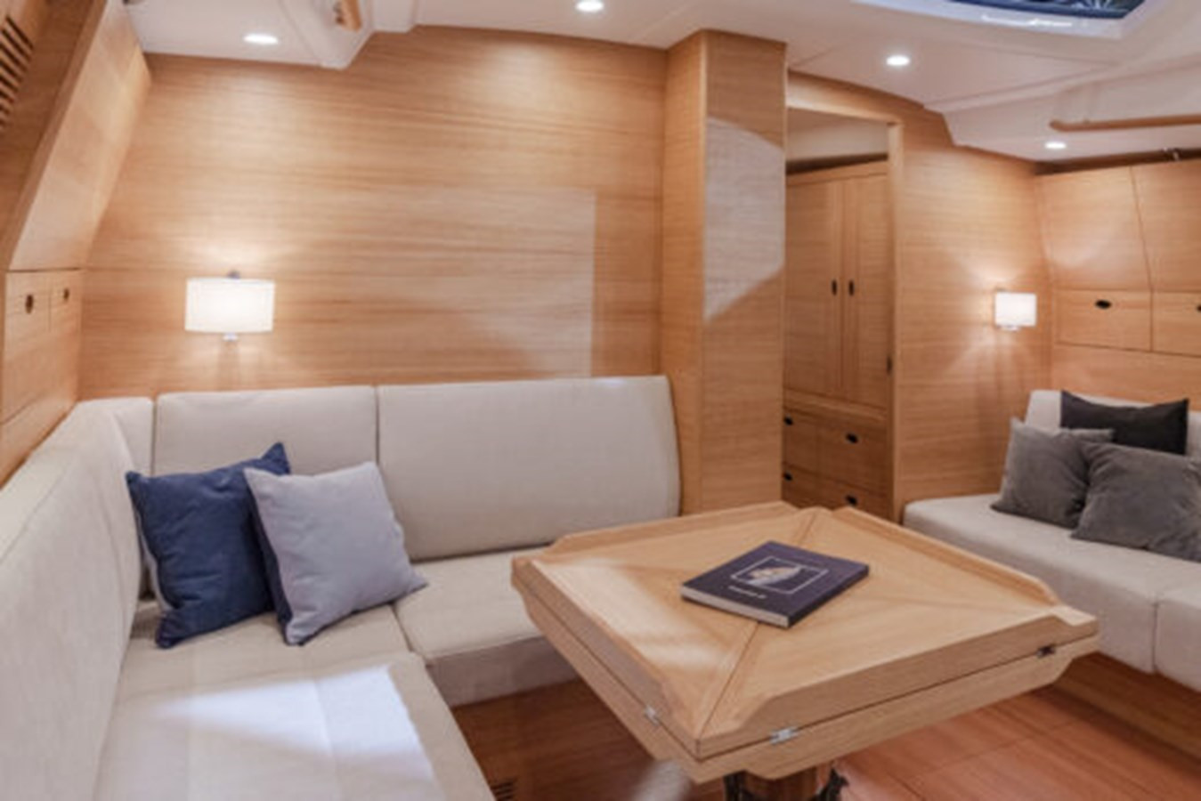 https://arconyachts.ams3.digitaloceanspaces.com/139303/conversions/large_4649421-optimize.jpg