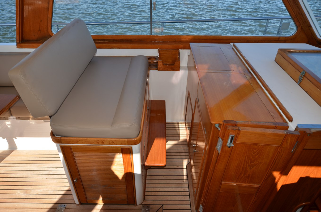 https://arconyachts.ams3.digitaloceanspaces.com/139347/conversions/large_4856810-optimize.jpg