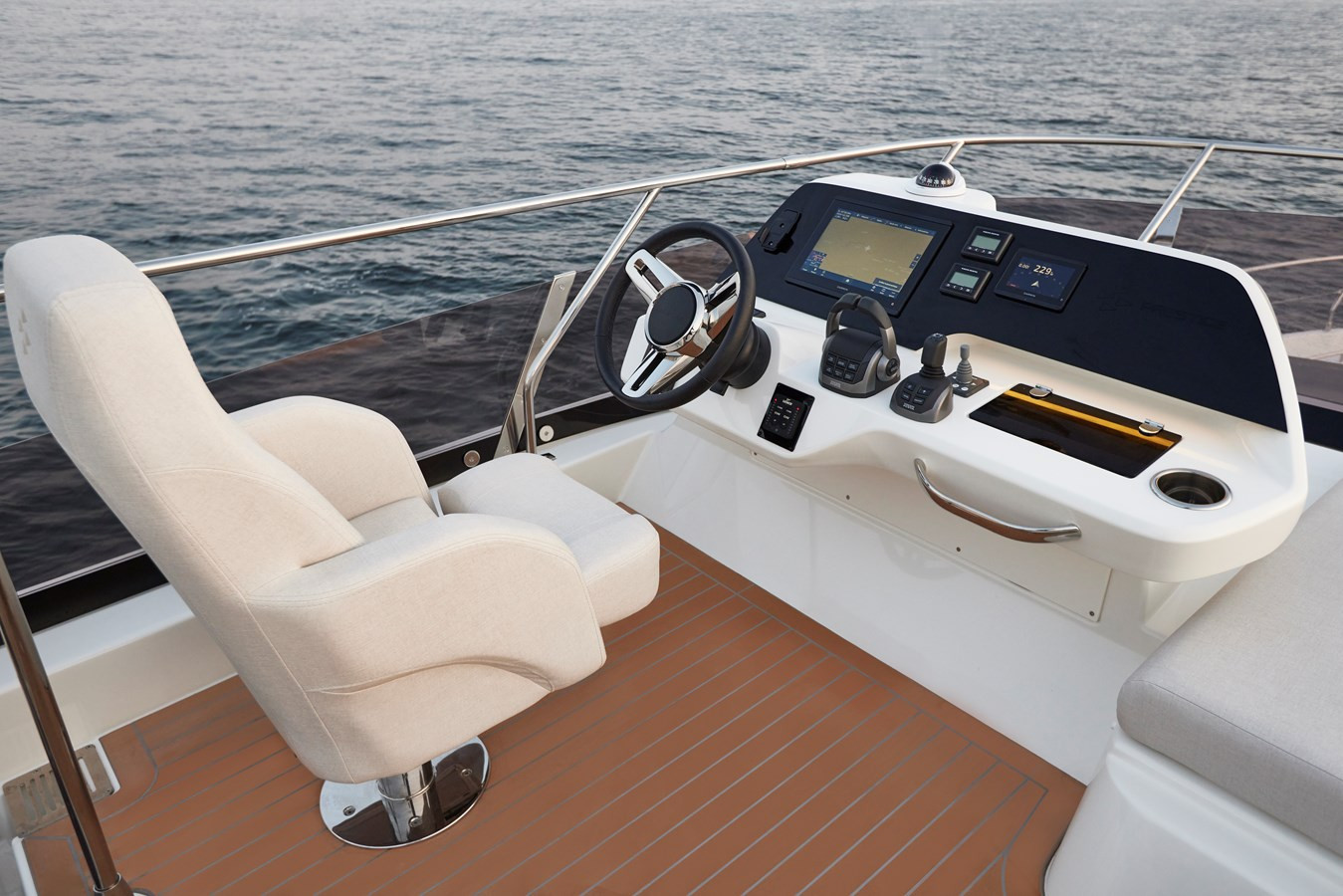 https://arconyachts.ams3.digitaloceanspaces.com/139420/conversions/large_4644715-optimize.jpg