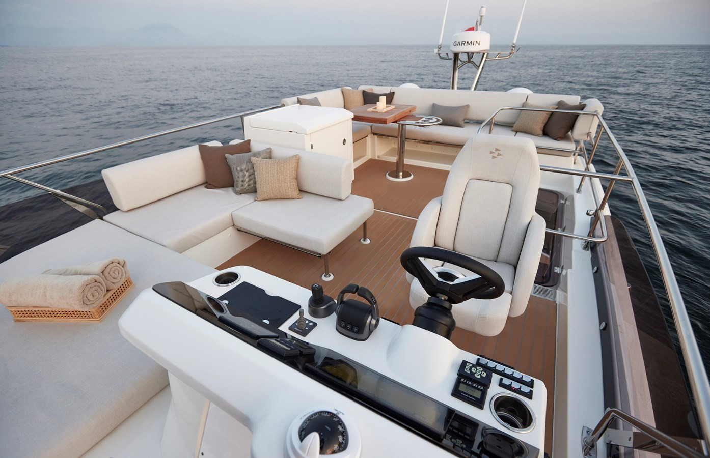 https://arconyachts.ams3.digitaloceanspaces.com/139423/conversions/large_4644716-optimize.jpg
