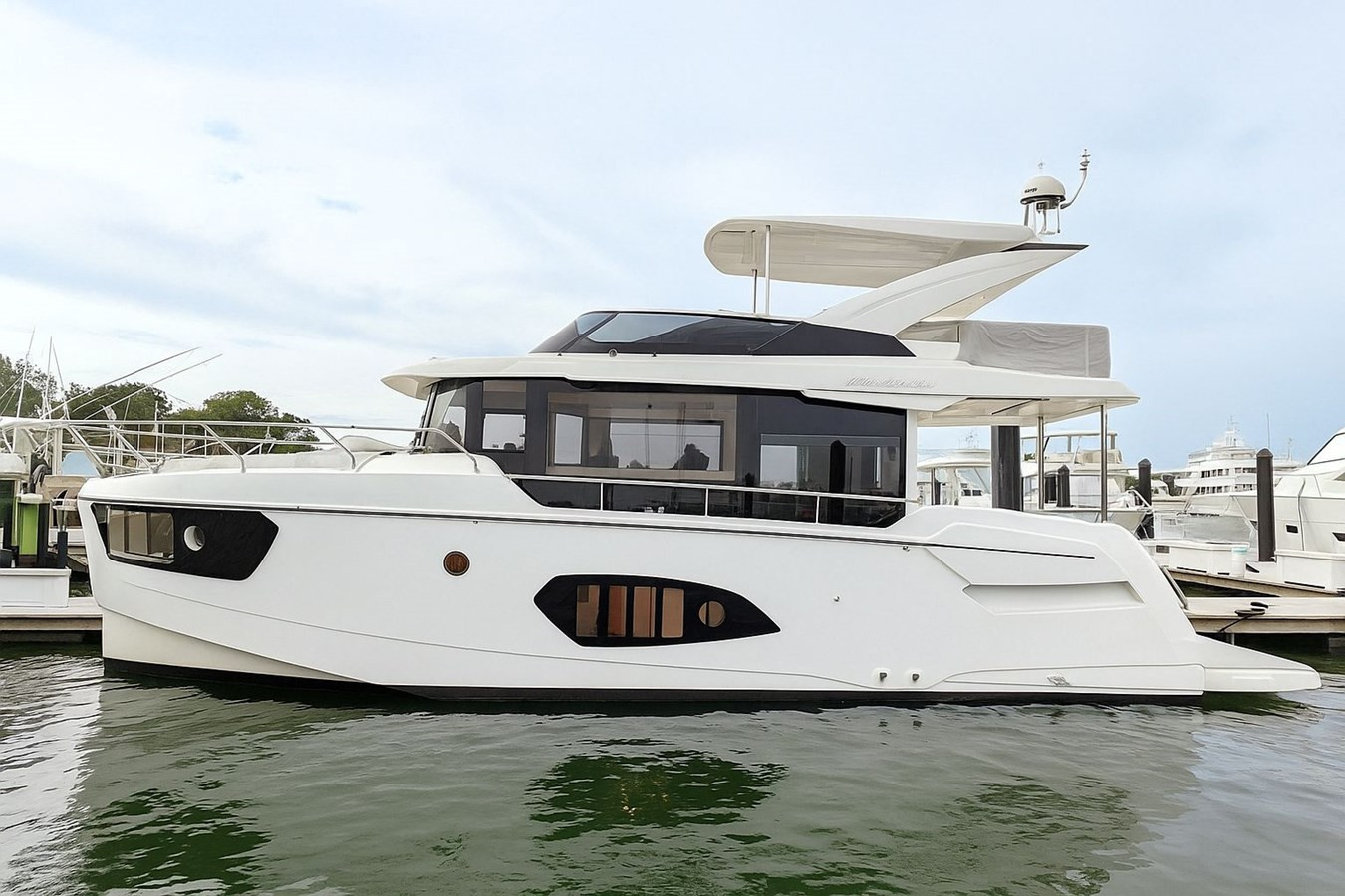https://arconyachts.ams3.digitaloceanspaces.com/139437/conversions/large_4855074-optimize.jpg