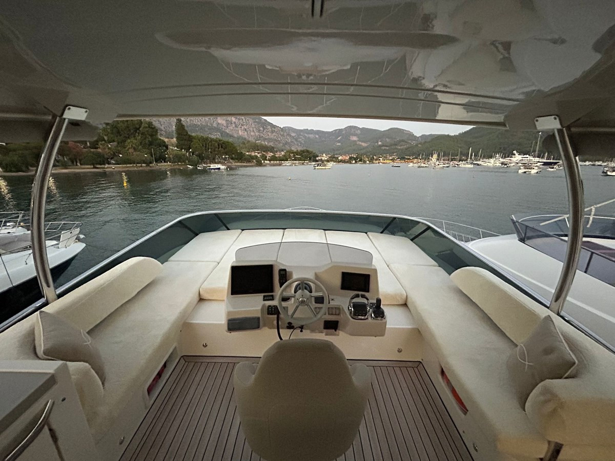 https://arconyachts.ams3.digitaloceanspaces.com/139449/conversions/large_4855086-optimize.jpg