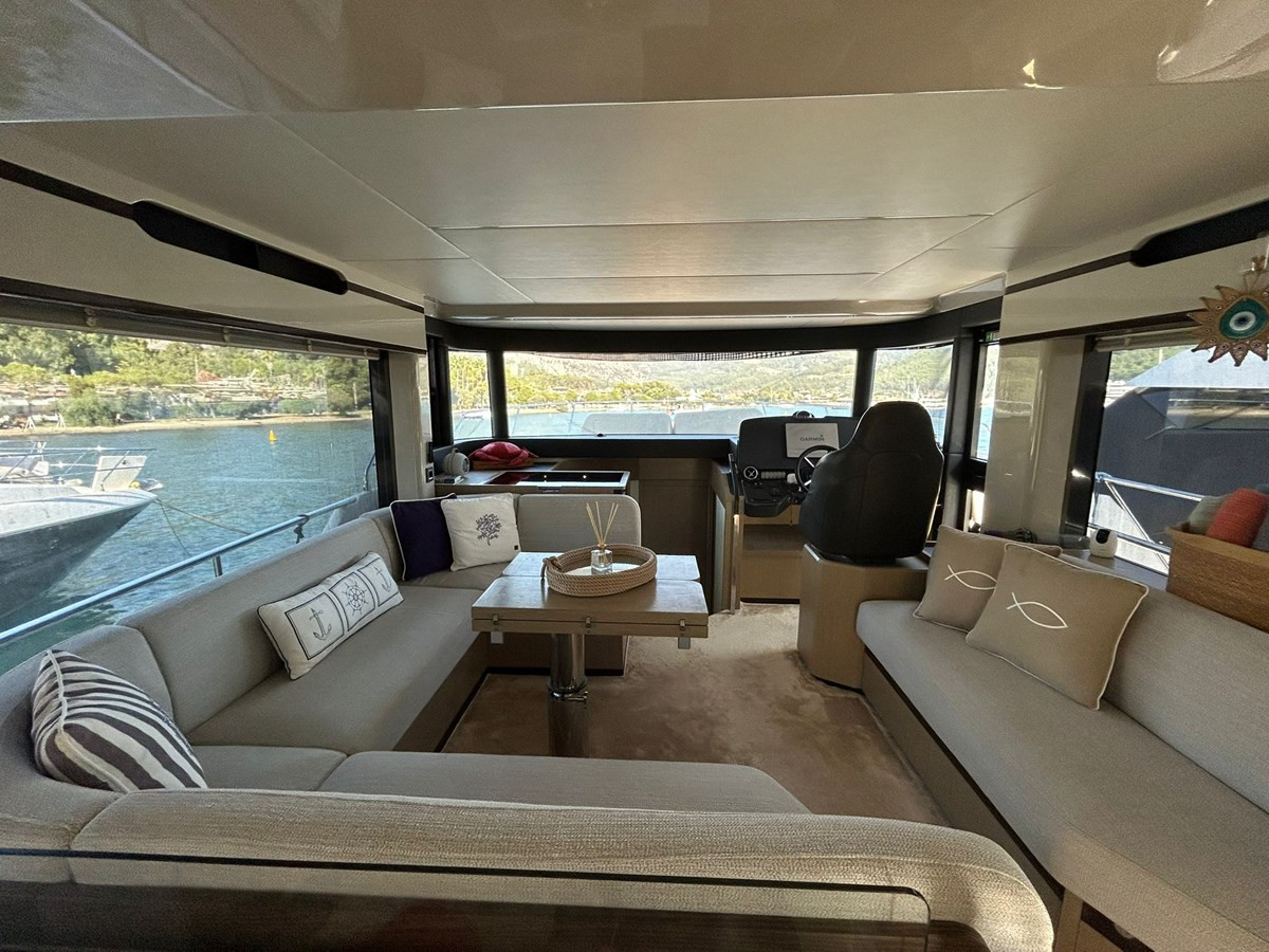 https://arconyachts.ams3.digitaloceanspaces.com/139463/conversions/large_4855091-optimize.jpg