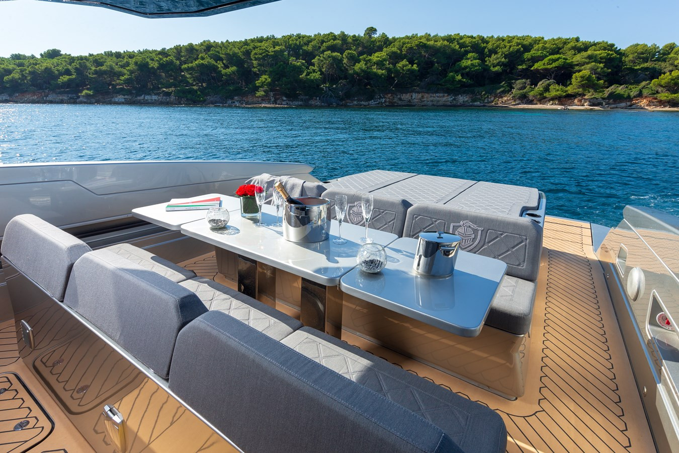 https://arconyachts.ams3.digitaloceanspaces.com/139587/conversions/large_3775142-optimize.jpg