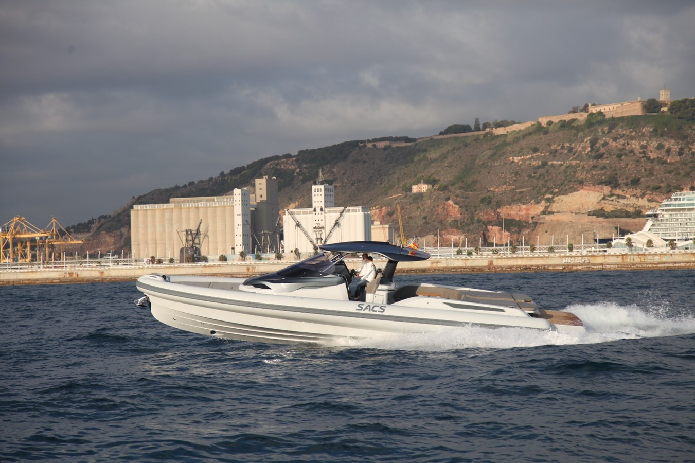 https://arconyachts.ams3.digitaloceanspaces.com/139588/conversions/large_4601767-optimize.jpg