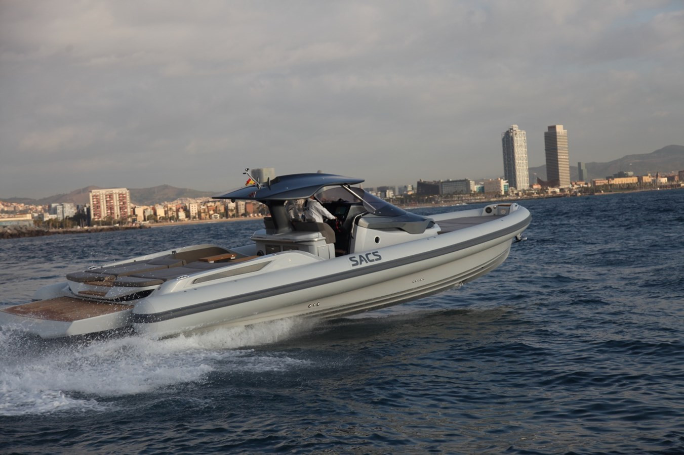 https://arconyachts.ams3.digitaloceanspaces.com/139610/conversions/large_4601774-optimize.jpg