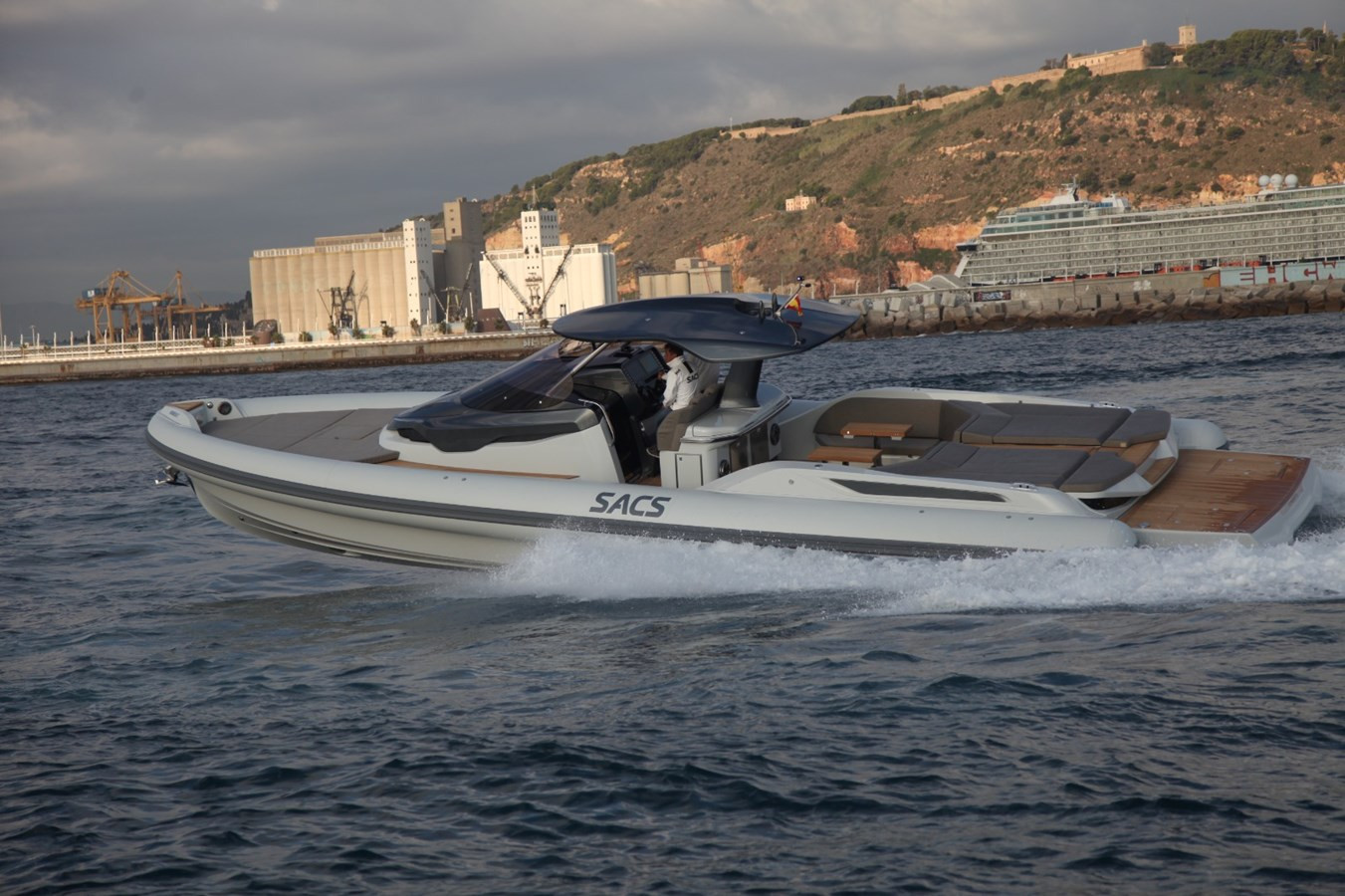 https://arconyachts.ams3.digitaloceanspaces.com/139616/conversions/large_4601776-optimize.jpg