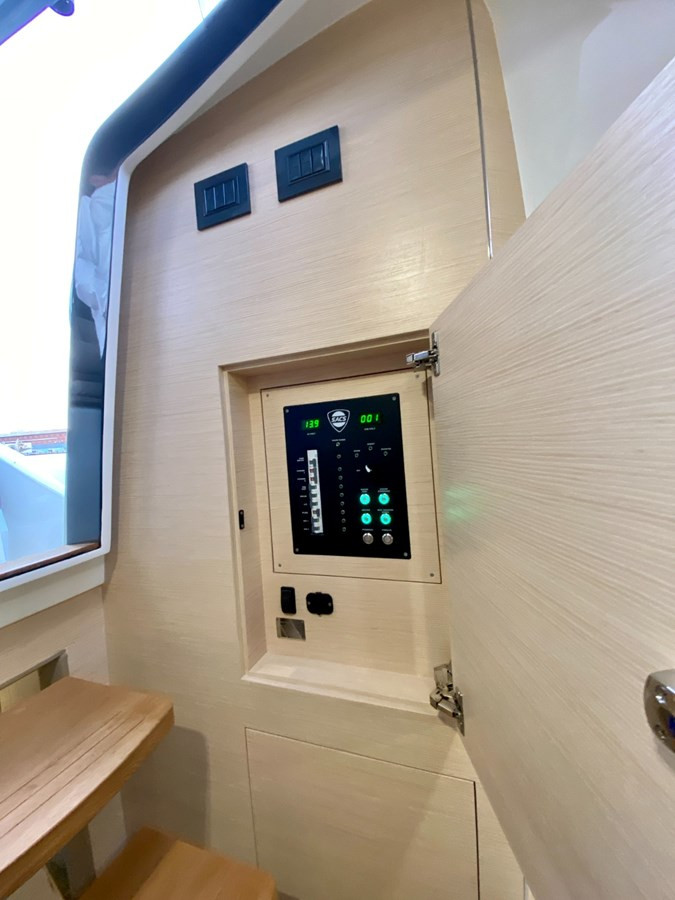 https://arconyachts.ams3.digitaloceanspaces.com/139679/conversions/large_4601801-optimize.jpg