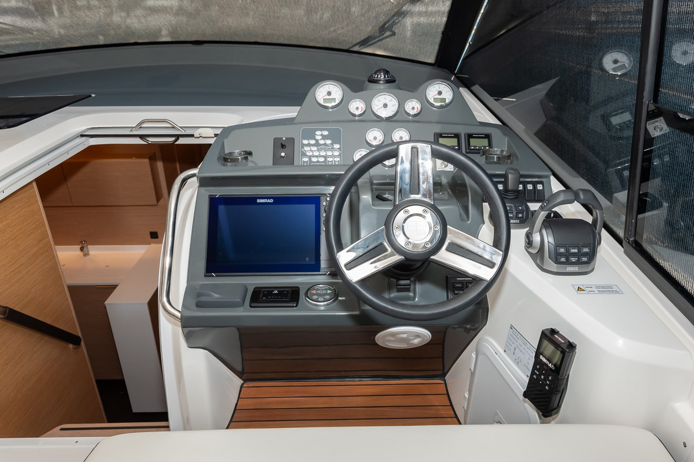 https://arconyachts.ams3.digitaloceanspaces.com/139694/conversions/large_4348927-optimize.jpg