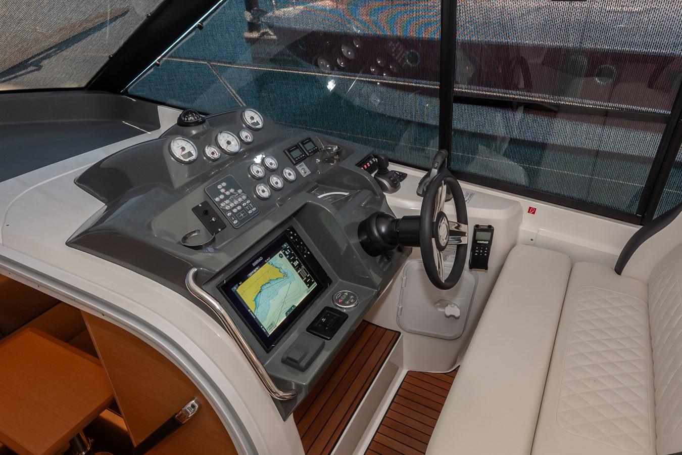 https://arconyachts.ams3.digitaloceanspaces.com/139697/conversions/large_4348928-optimize.jpg