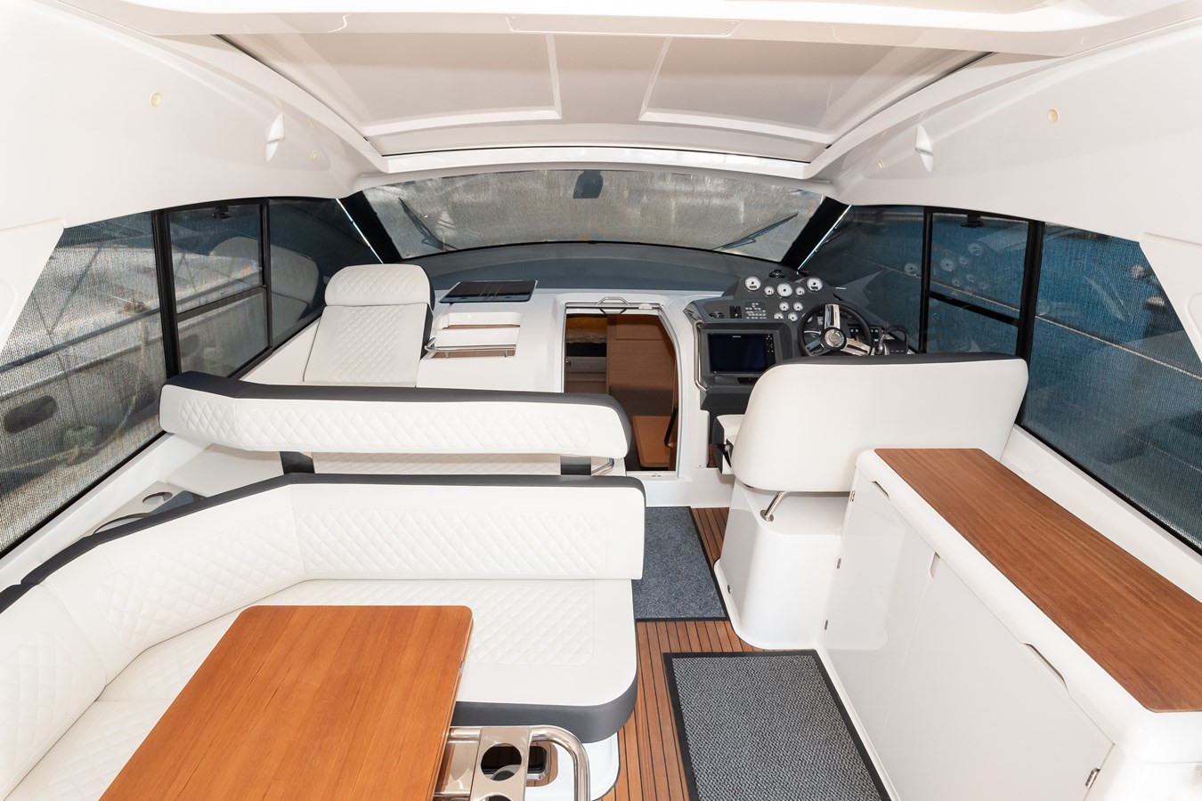 https://arconyachts.ams3.digitaloceanspaces.com/139705/conversions/large_4348931-optimize.jpg