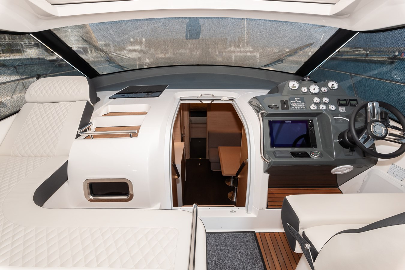 https://arconyachts.ams3.digitaloceanspaces.com/139710/conversions/large_4348933-optimize.jpg