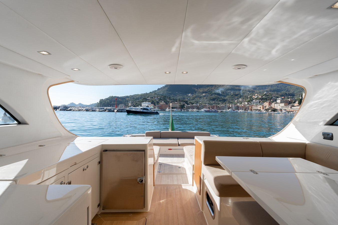 https://arconyachts.ams3.digitaloceanspaces.com/139725/conversions/large_4006392-optimize.jpg
