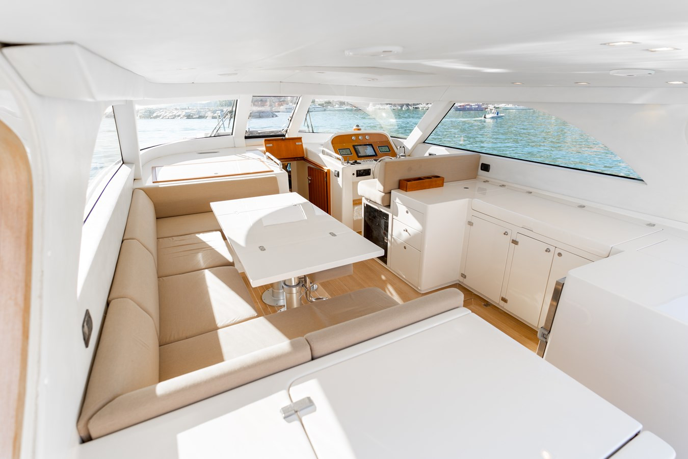 https://arconyachts.ams3.digitaloceanspaces.com/139728/conversions/large_4006391-optimize.jpg