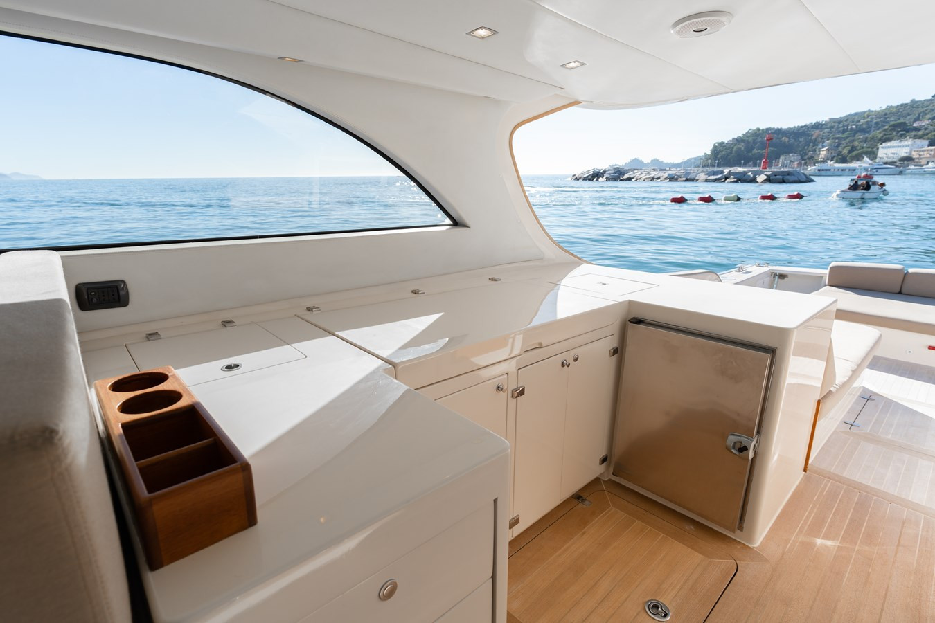 https://arconyachts.ams3.digitaloceanspaces.com/139731/conversions/large_4006393-optimize.jpg