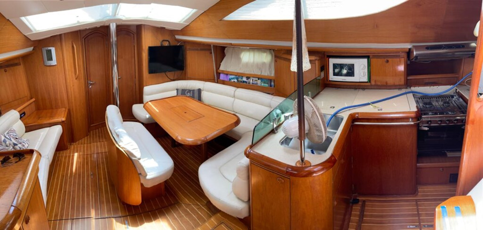 https://arconyachts.ams3.digitaloceanspaces.com/139754/conversions/large_3834119-optimize.jpg