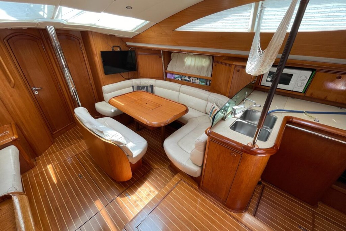 https://arconyachts.ams3.digitaloceanspaces.com/139776/conversions/large_3834128-optimize.jpg