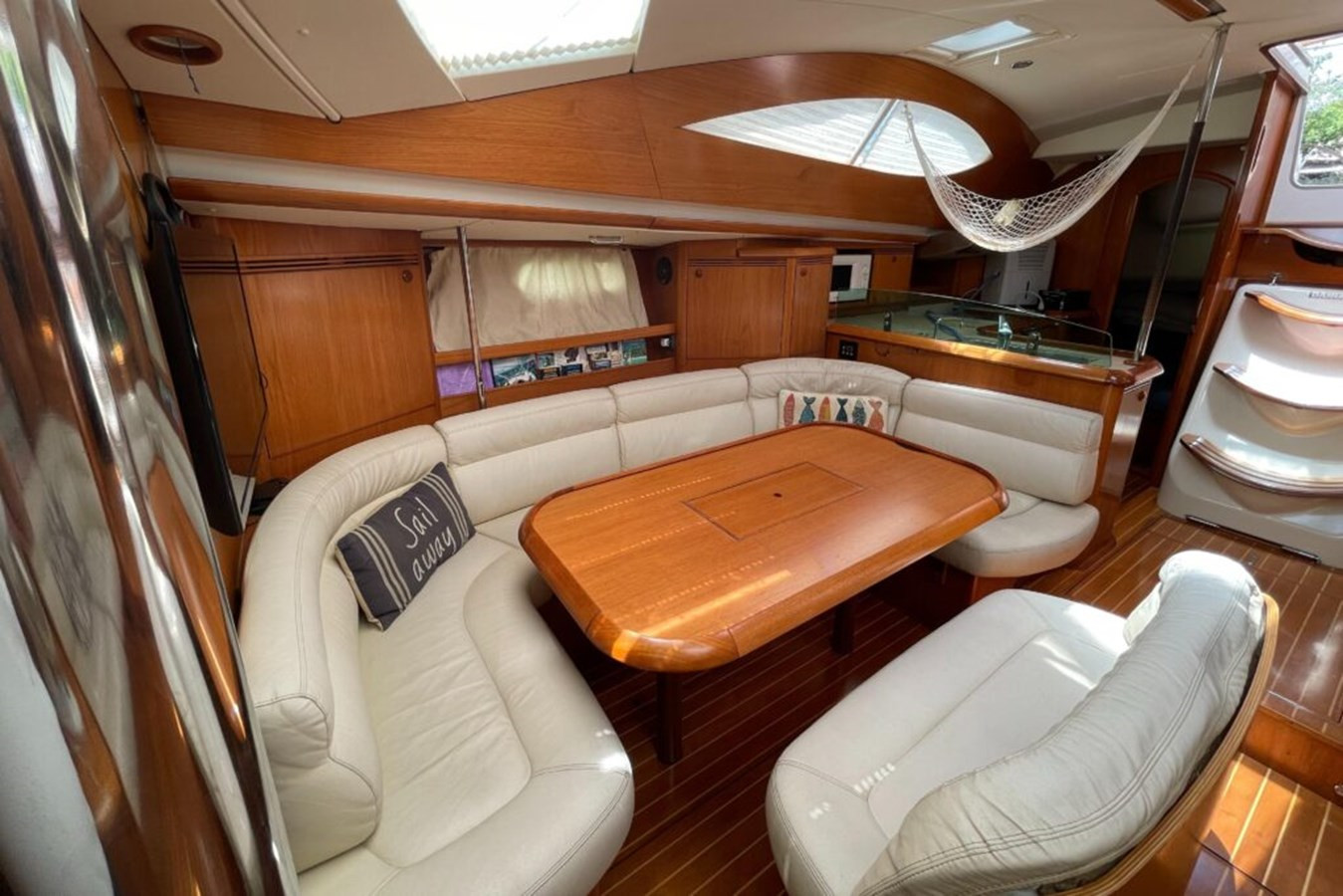 https://arconyachts.ams3.digitaloceanspaces.com/139811/conversions/large_3834140-optimize.jpg