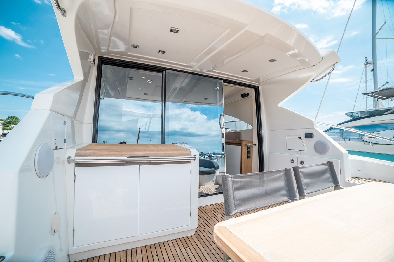 https://arconyachts.ams3.digitaloceanspaces.com/139830/conversions/large_3569817-optimize.jpg