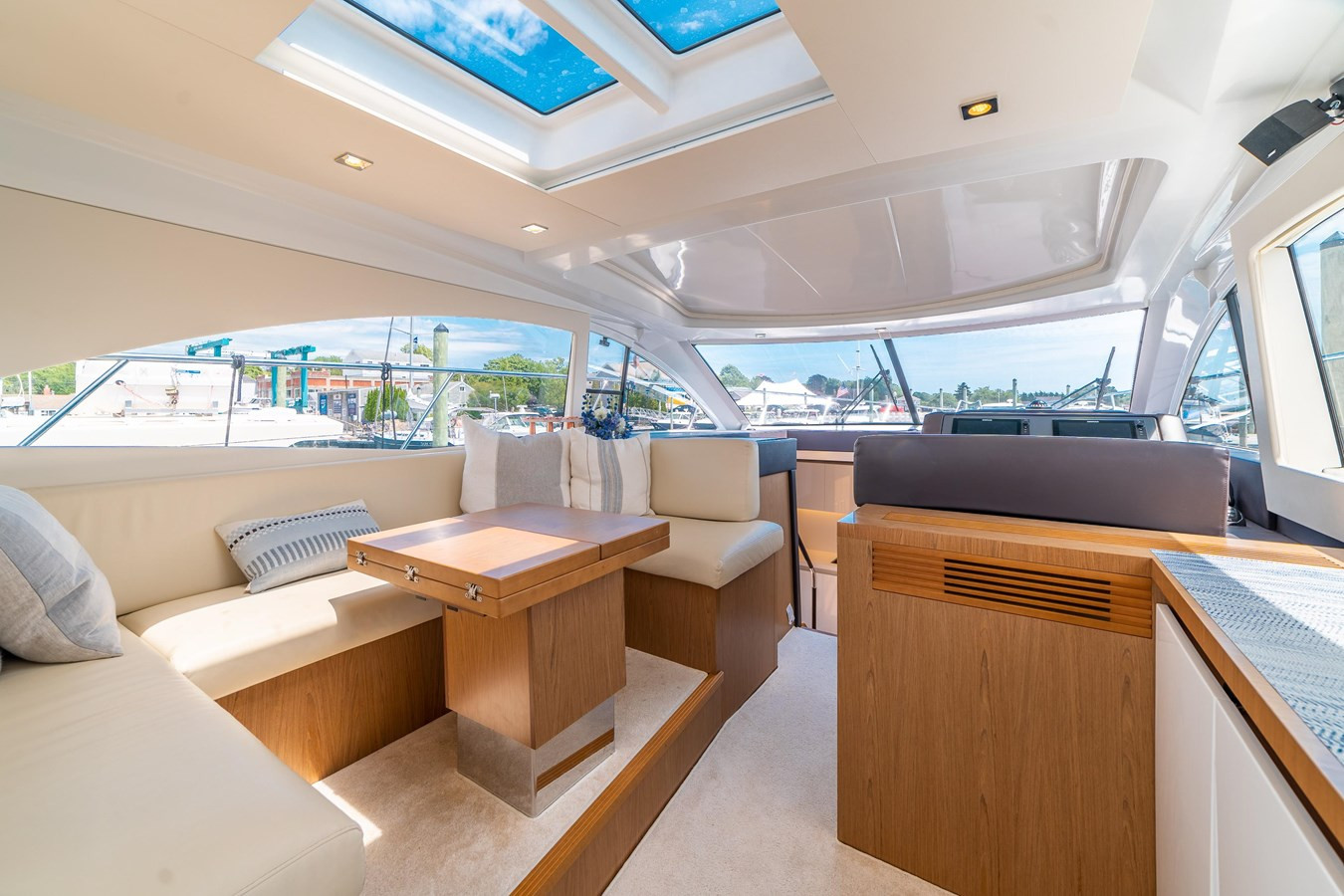 https://arconyachts.ams3.digitaloceanspaces.com/139845/conversions/large_3569823-optimize.jpg
